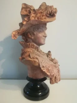Buste signé D. Van Den Bossche en terre cuite