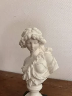 Buste Statuette Femme Resine Style Neoclassique Socle Marbre