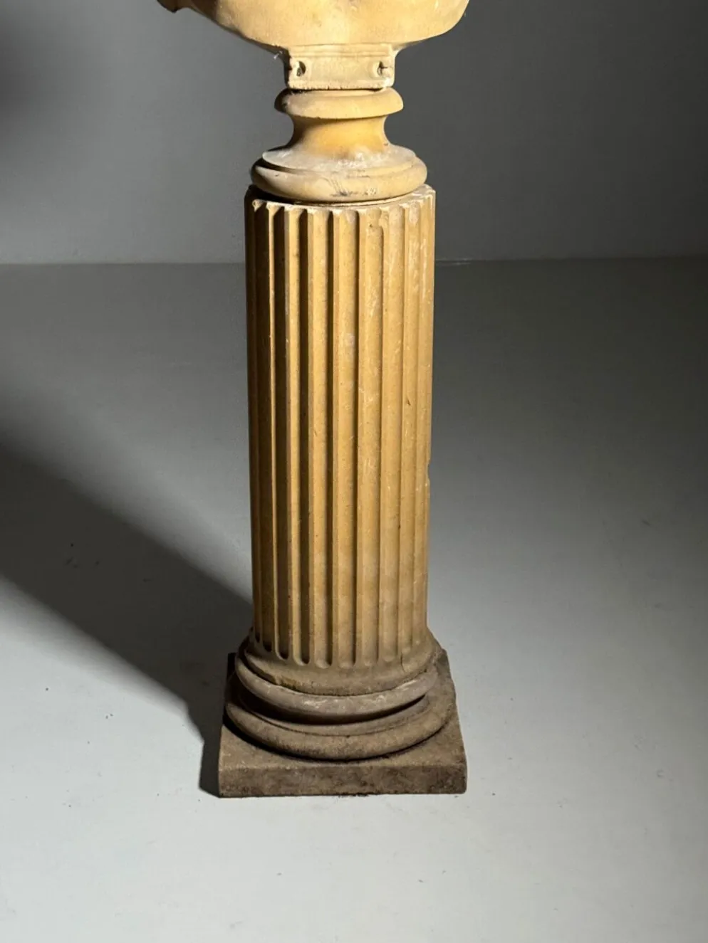 Buste sur piédestal Antinous, 20ème siècle