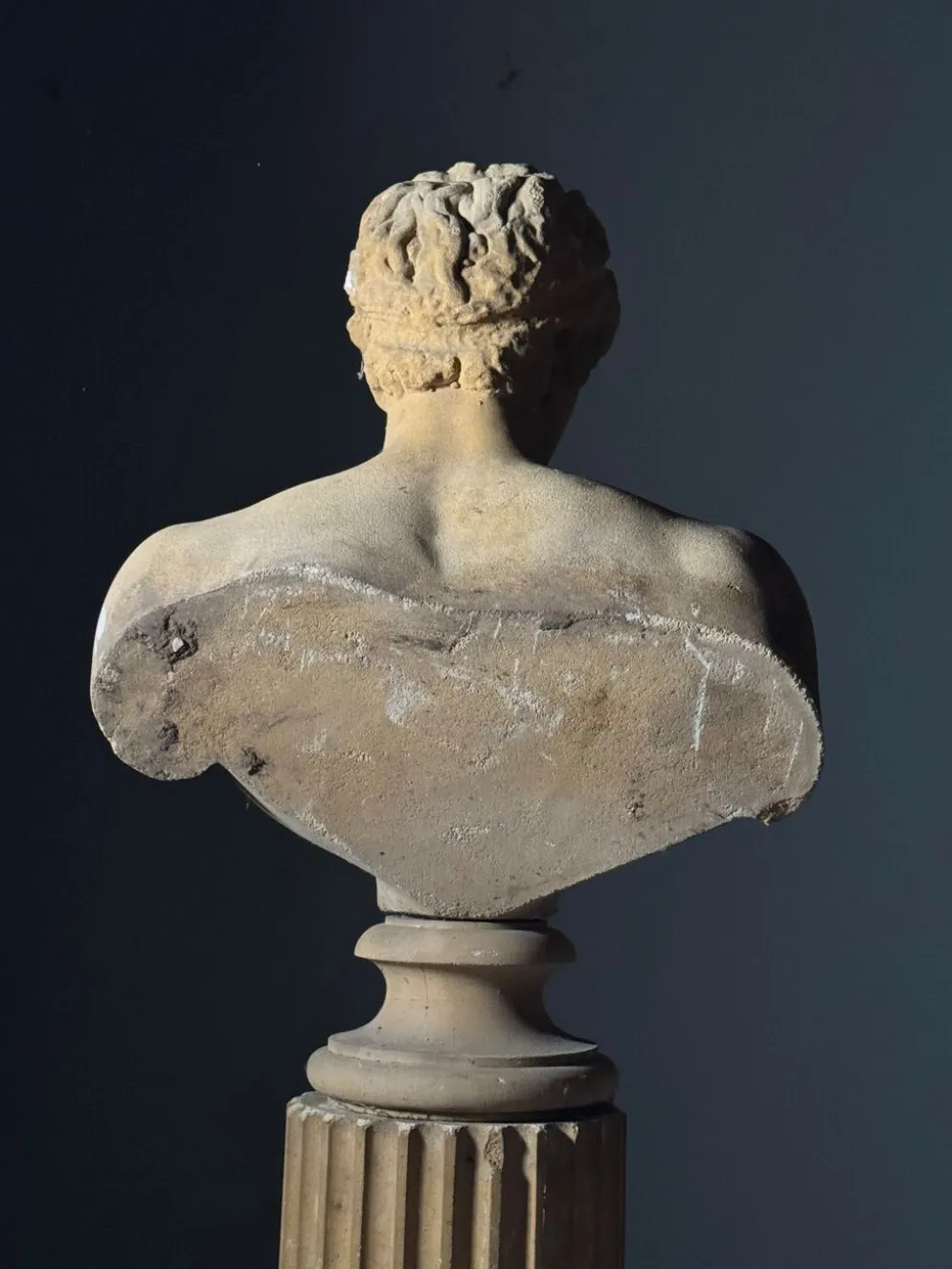 Buste sur piédestal Antinous, 20ème siècle