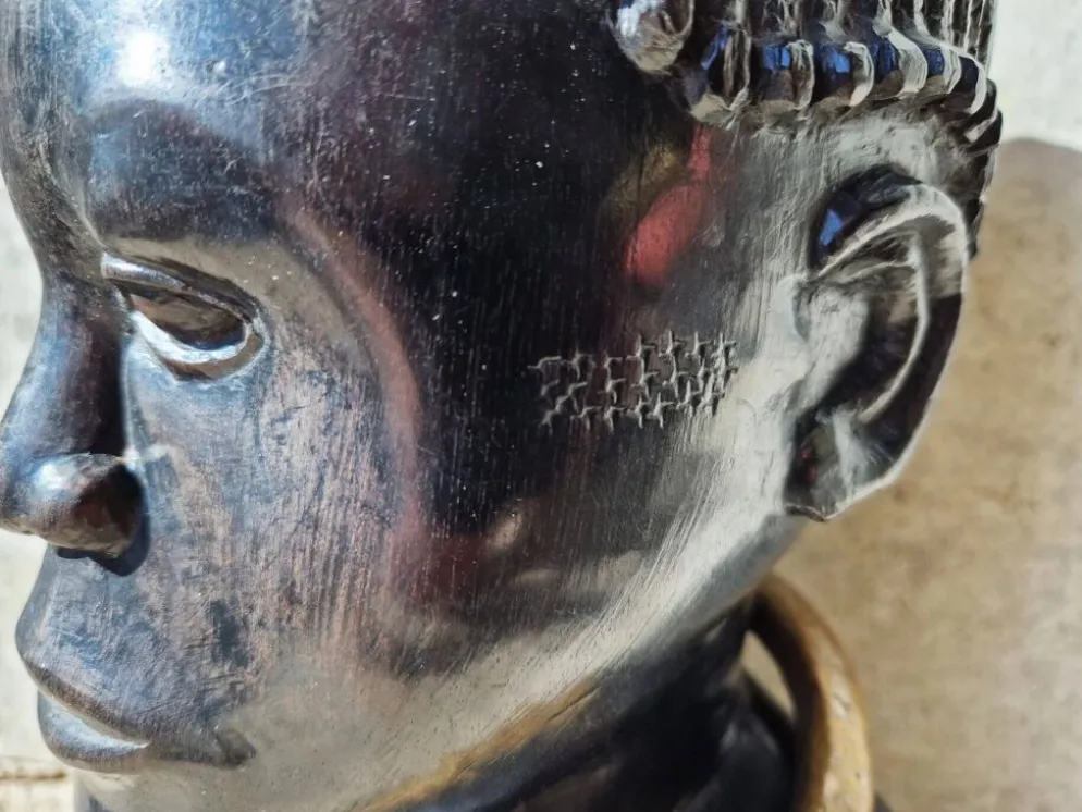 Buste tribal africain en ébène