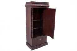Cabinet en acajou, Europe du Nord, vers 1860.