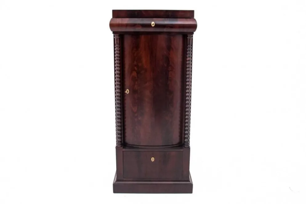 Cabinet en acajou, Europe du Nord, vers 1860.