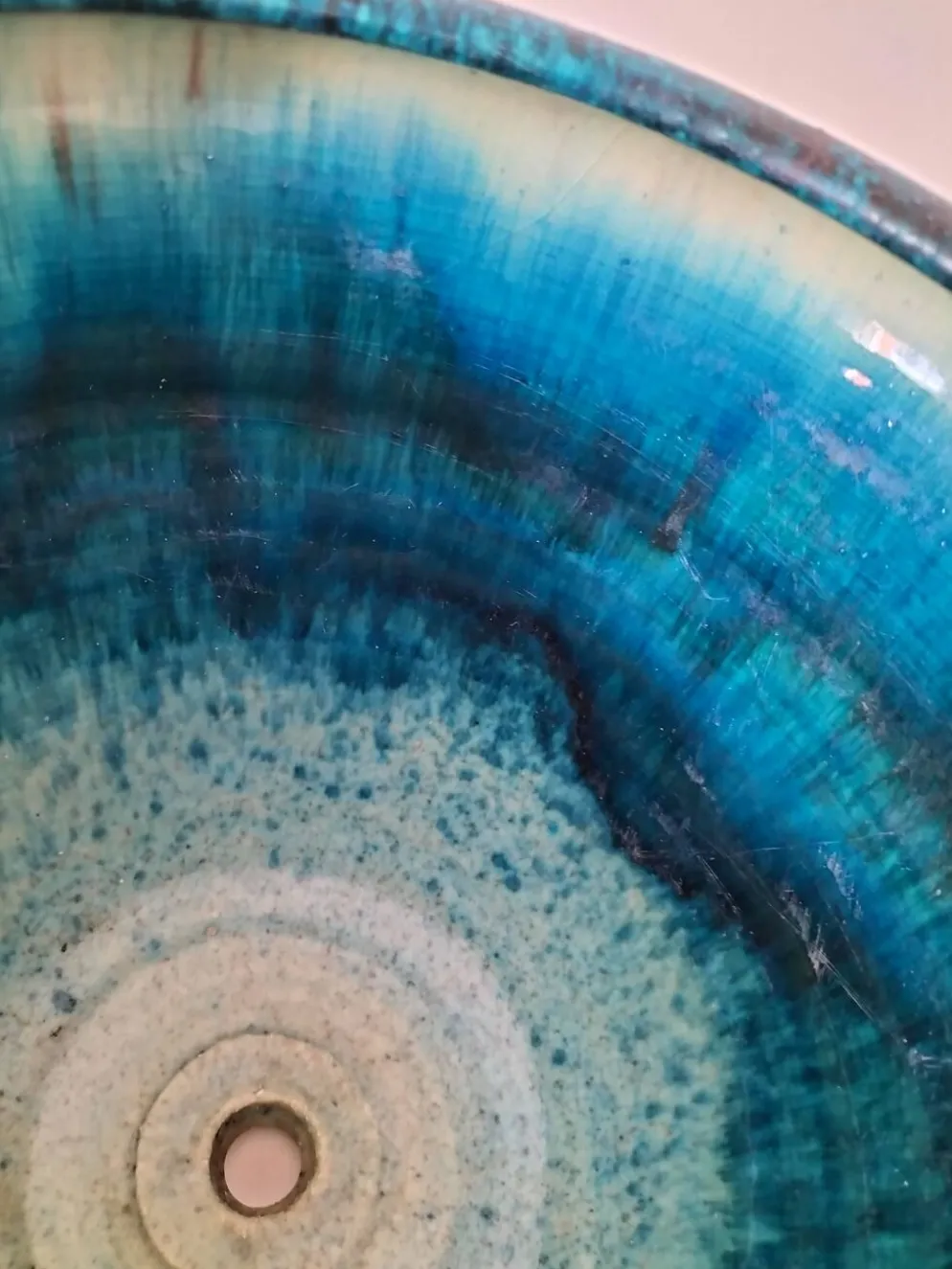 Cache-pot Accolay en grès émaillé bleu pétrole et noir profond