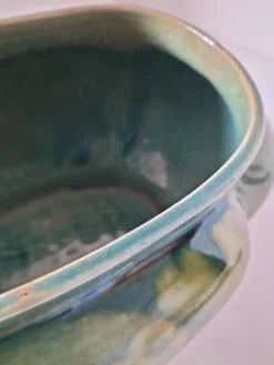Cache-pot Art déco lobé en faïence émaillée vert turquoise
