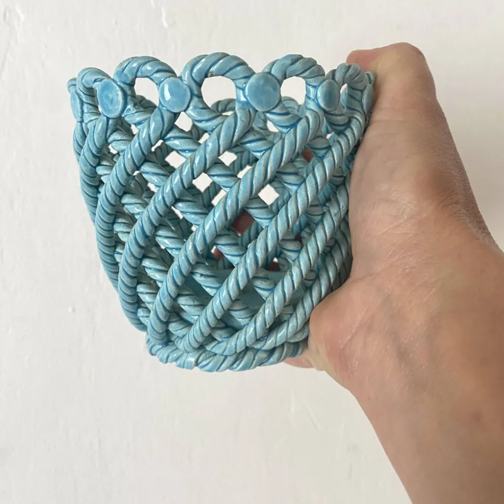 Cache pot en céramique tressée années 60