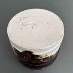 Cache pot en grès signé