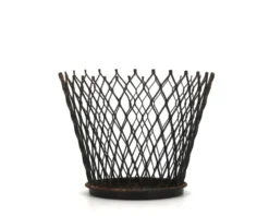 Cache pot en métal grillagé noir style Mathieu Matégot, années 50