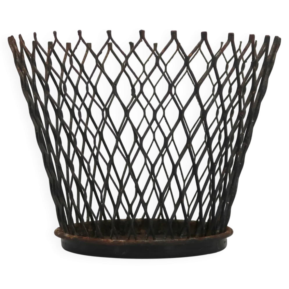 Cache pot en métal grillagé noir style Mathieu Matégot, années 50