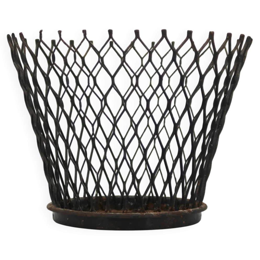 Cache pot en métal grillagé noir style Mathieu Matégot, années 50