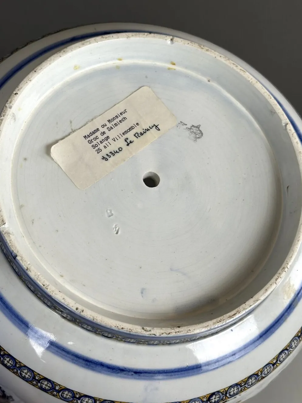 Cache-pot et son présentoir Gien, Collection Renaissance, XXe Siècle