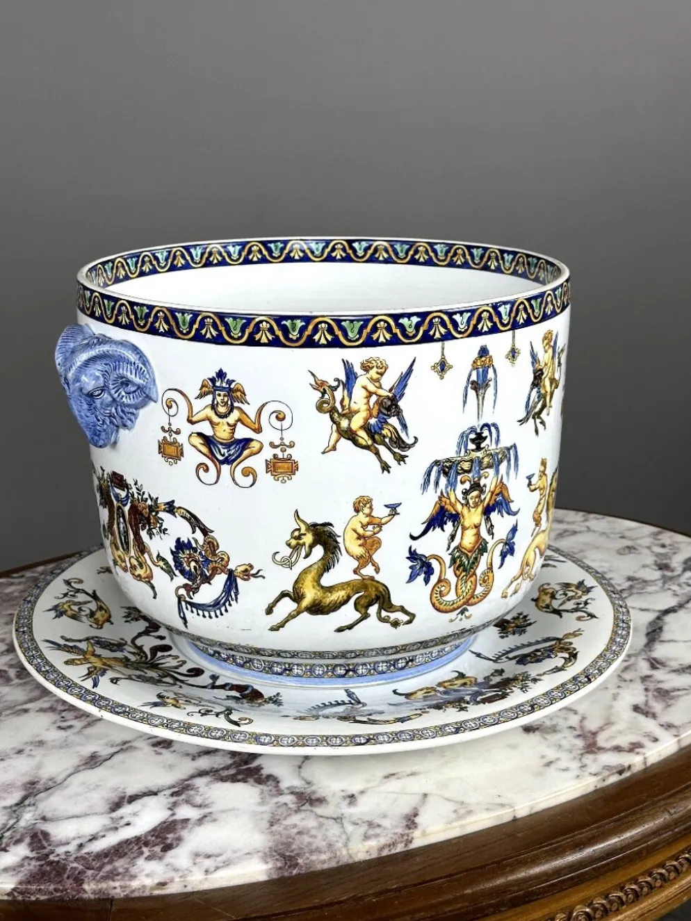Cache-pot et son présentoir Gien, Collection Renaissance, XXe Siècle