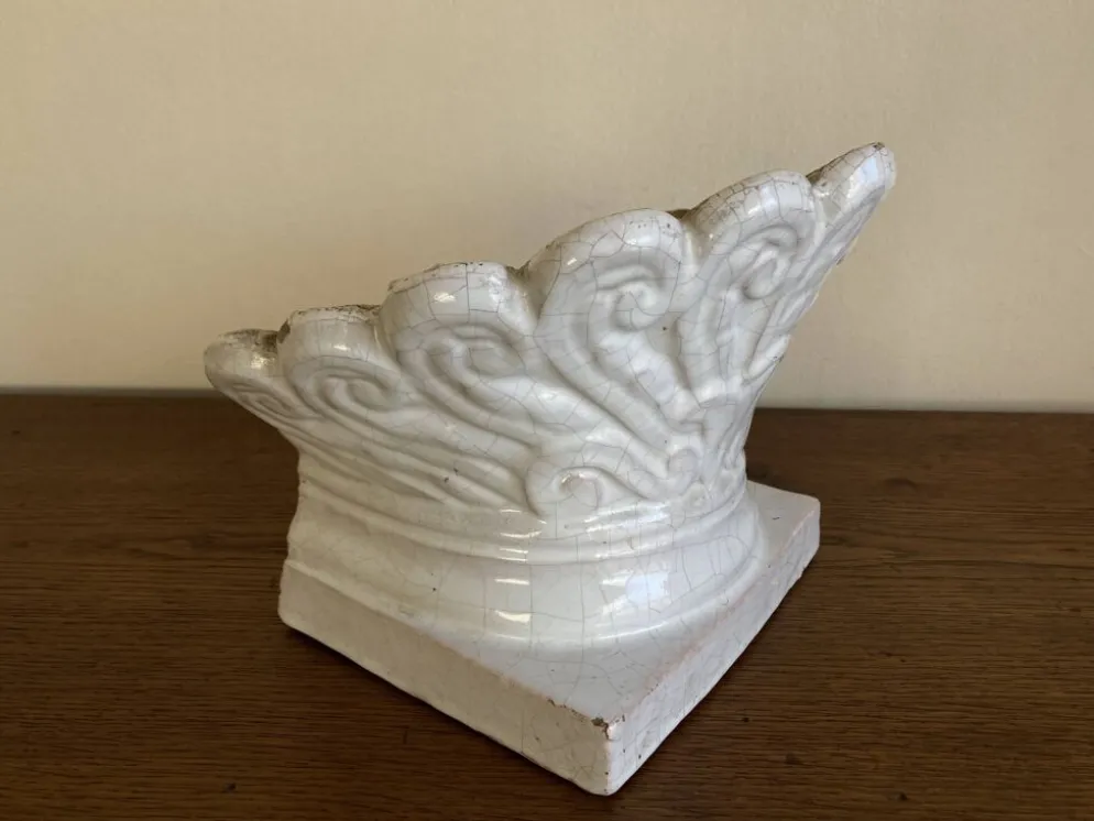 Cache pot néo classique mi-19e feuilles d'acanthe chapiteau en terre cuite