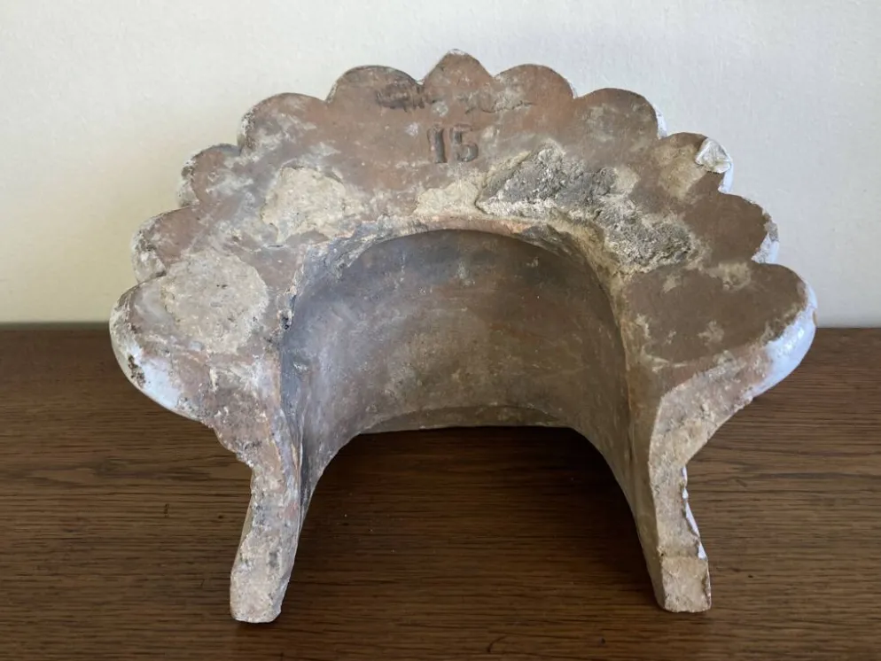 Cache pot néo classique mi-19e feuilles d'acanthe chapiteau en terre cuite