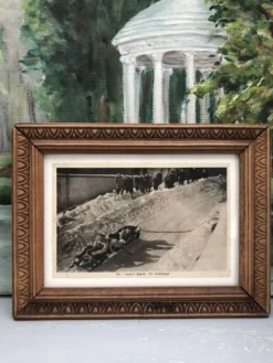 Cadre en bois sculpté et image ancienne « Bobsleigh à Leysin »