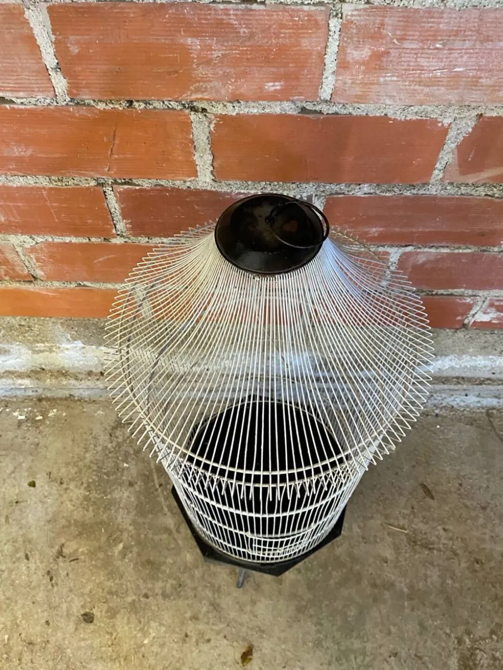 Cage a oiseaux ancienne metal noir & blanc sur pieds deco vintage