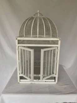 Cage en métal