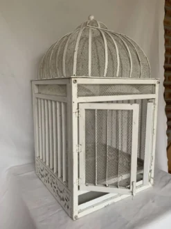 Cage en métal