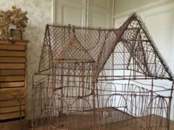 Cage à oiseaux artisanale en fil de fer