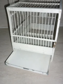 Cage à oiseaux blanche ancienne