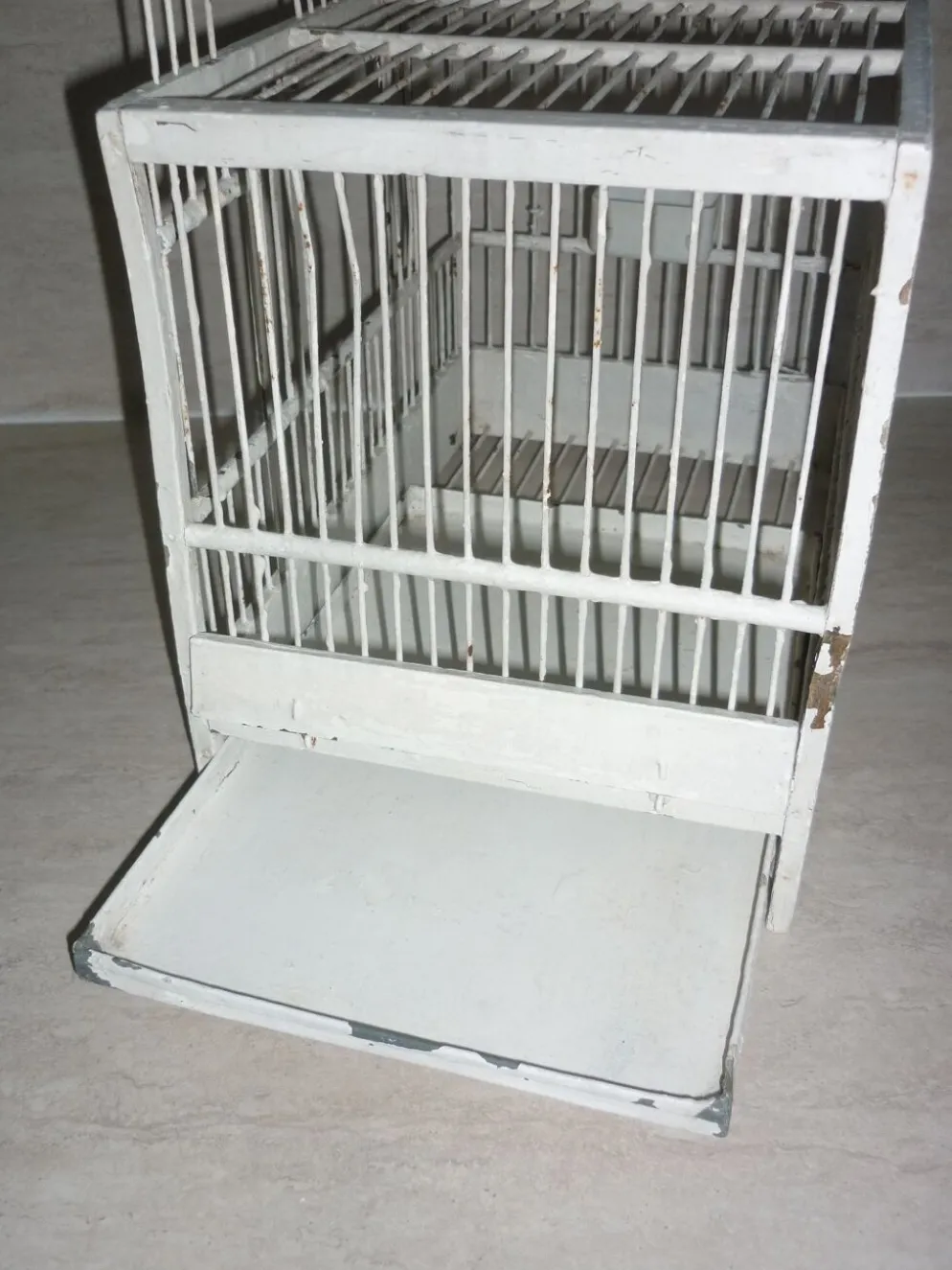 Cage à oiseaux blanche ancienne