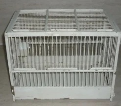 Cage à oiseaux blanche ancienne