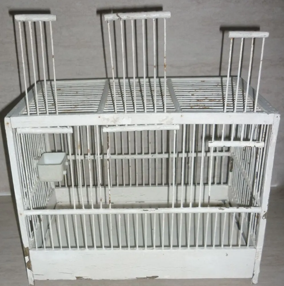 Cage à oiseaux blanche ancienne