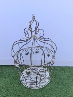 Cage à oiseaux décorative avec des coeurs en fer