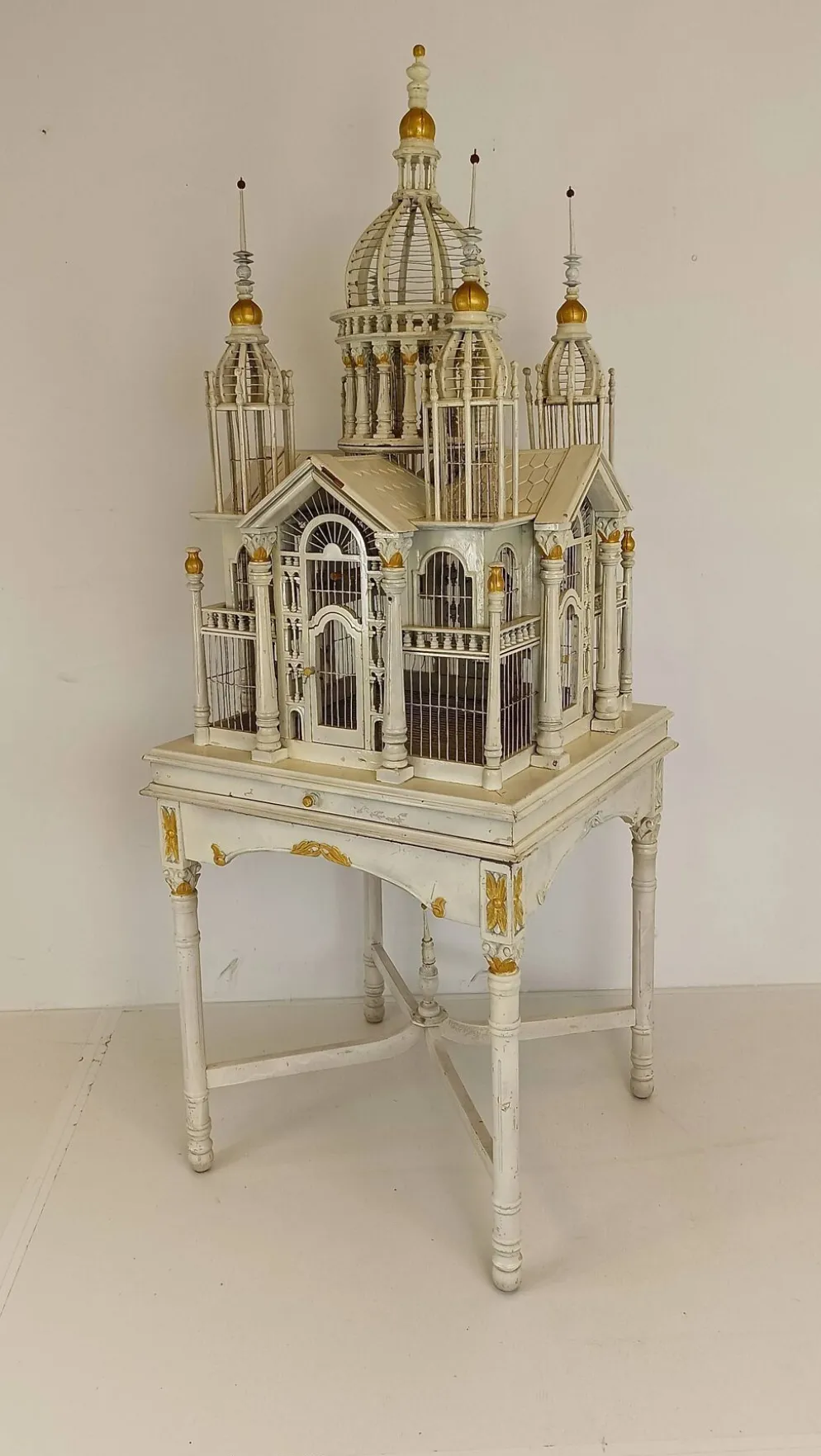 Cage à oiseaux victorienne française du milieu du siècle