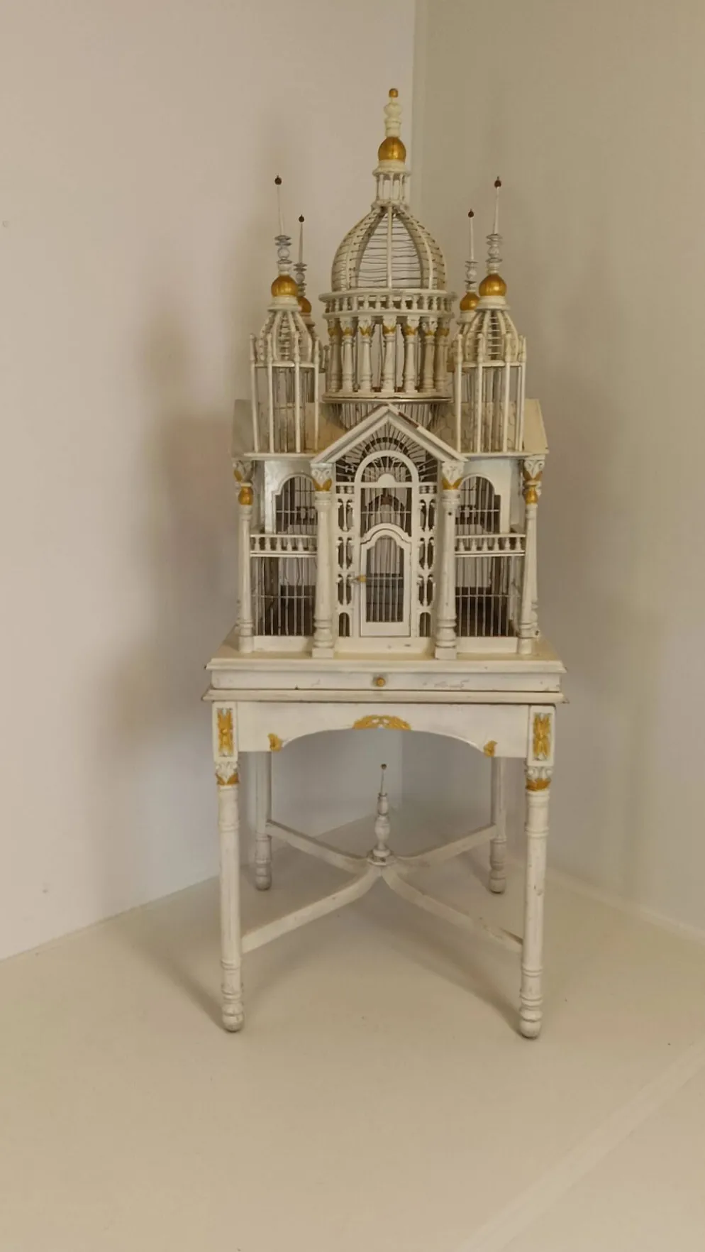 Cage à oiseaux victorienne française du milieu du siècle