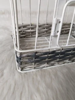 Cage pour déco en métal, patinée blanche et rotin
