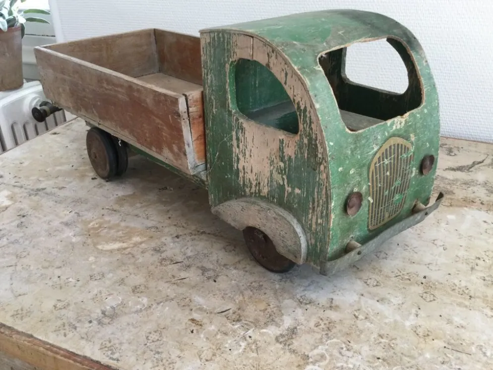 Camion benne ancien en bois