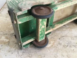 Camion benne ancien en bois