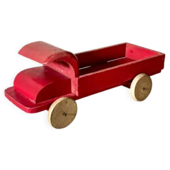 Camion plateau en bois rouge, jouet ancien