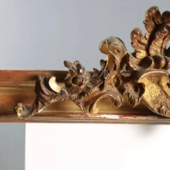 Cantonnière en bois doré avec sculpture rocaille