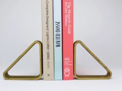 Carl Aubock III Paire de Serre-livres Triangulaires en Fer Doré 5443, Vienne/Autriche, Années 1970