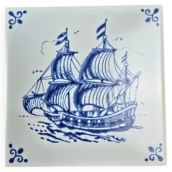 Carreau ancien Royal Mosa Holland – Voilier bleu Delft – Faïence vintage