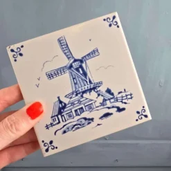 Carreau ancien Royal Mosa Holland – Décor moulin bleu Delft – Faïence vintage