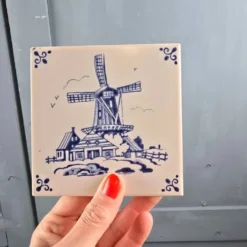 Carreau ancien Royal Mosa Holland – Décor moulin bleu Delft – Faïence vintage