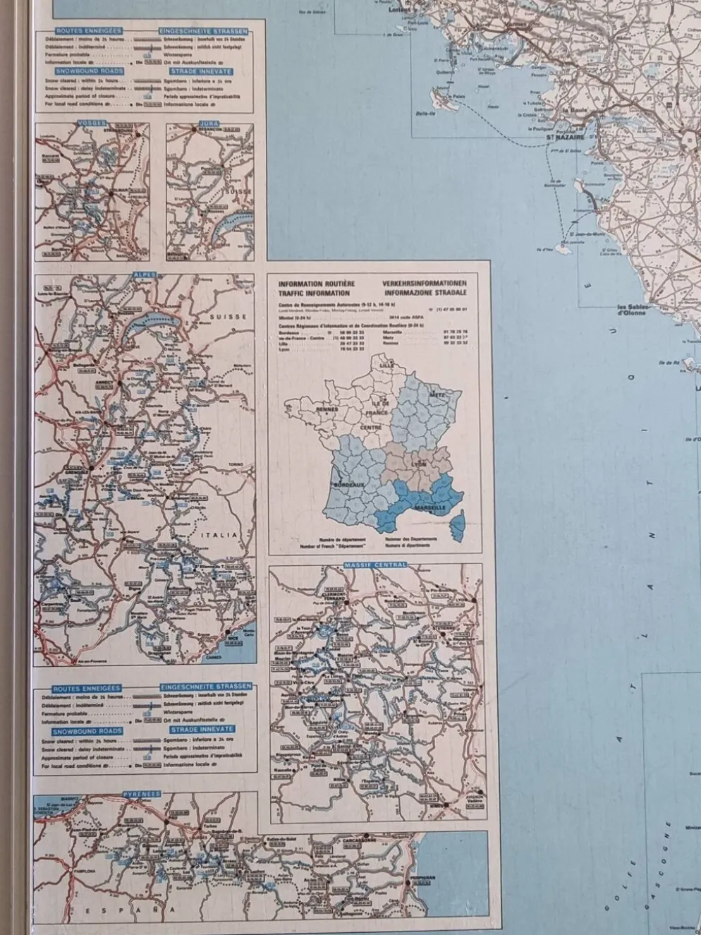 Carte routière "Michelin" vintage années 80 encadrée, 111 cm x 100 cm