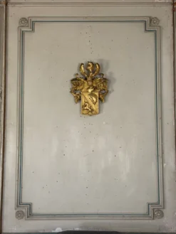 Cartouche héraldique en bois sculpté et doré, Belgique, XIXe siècle