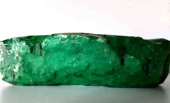 Cendrier brutaliste en albâtre vert émeraude par Romano Bianchi – Italie