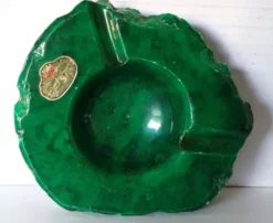 Cendrier brutaliste en albâtre vert émeraude par Romano Bianchi – Italie