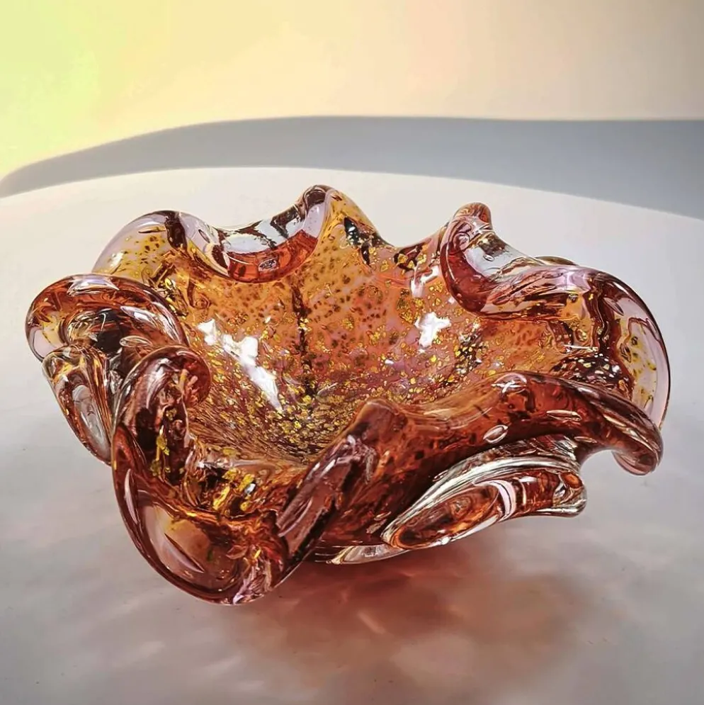 Cendrier des années 1950 en verre de Murano avec des finitions dorées.