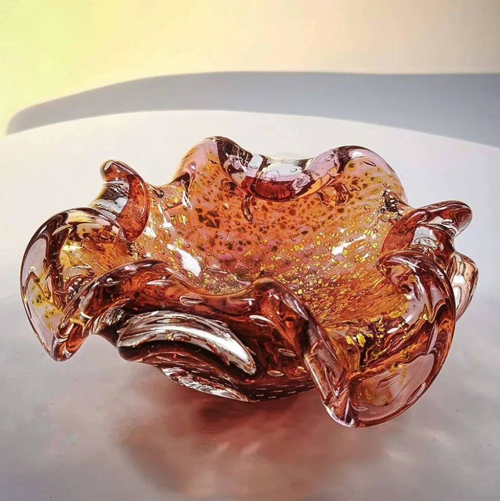 Cendrier des années 1950 en verre de Murano avec des finitions dorées.
