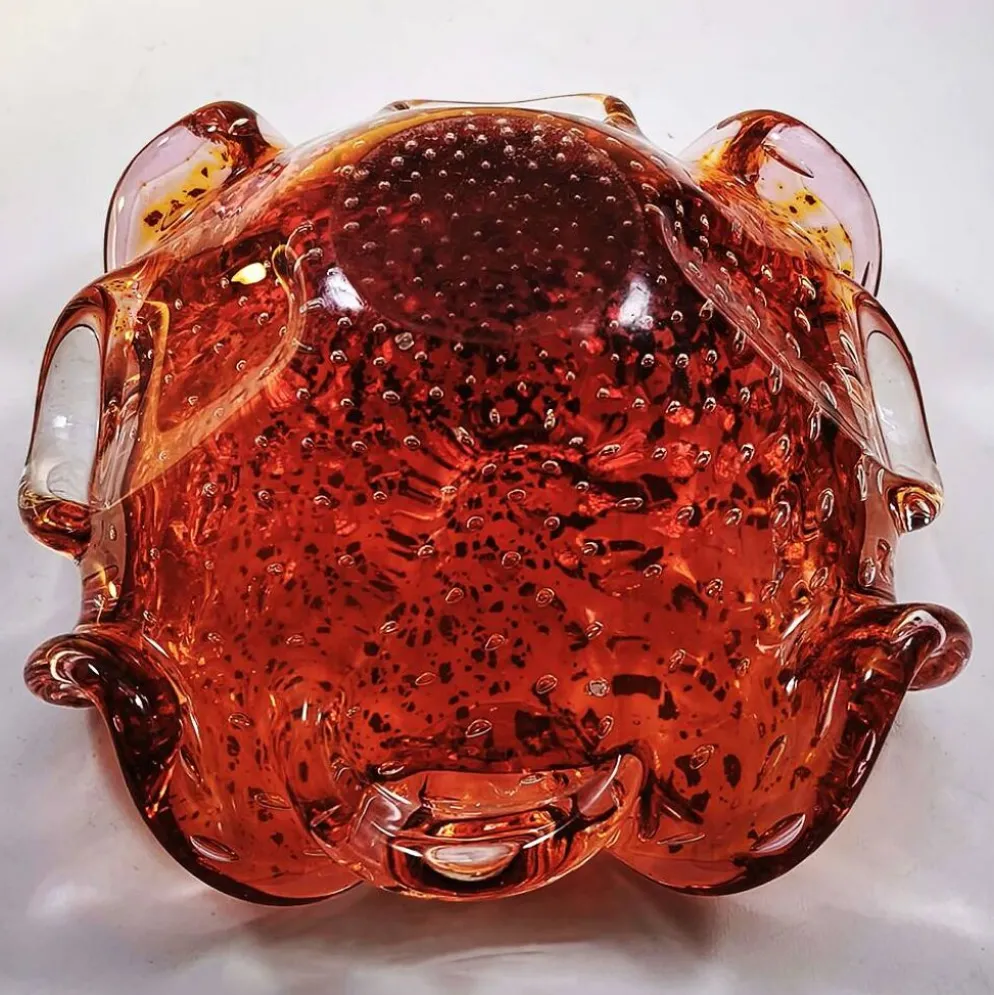 Cendrier des années 1950 en verre de Murano avec des finitions dorées.