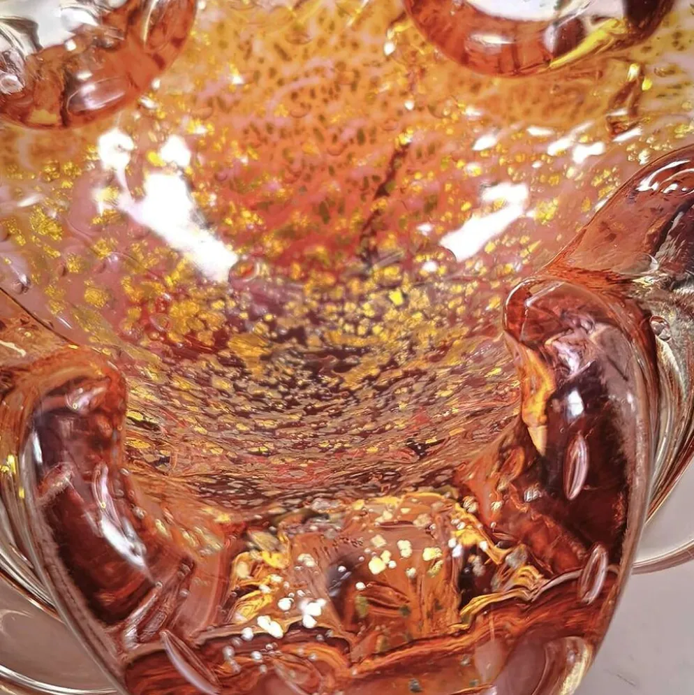 Cendrier des années 1950 en verre de Murano avec des finitions dorées.