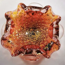 Cendrier des années 1950 en verre de Murano avec des finitions dorées.