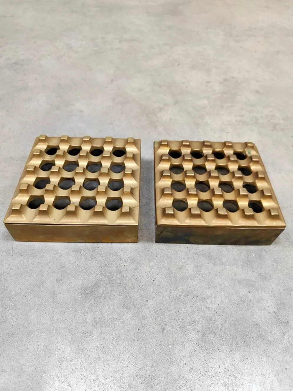 Cendrier en laiton Ultima de design suédois des années 50 par Holger Bäckström et Bo Ljungberg.