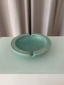 Cendrier en poterie vintage – Émail aqua / vert céladon – Années 1970
